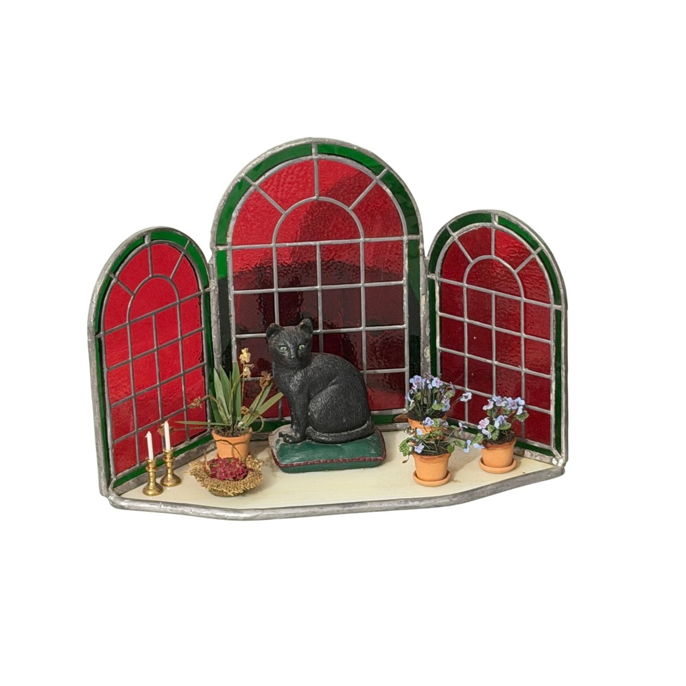 Vintage Artisan Miniature Diorama Black Cat Stained Glass Red Green‎ One Size